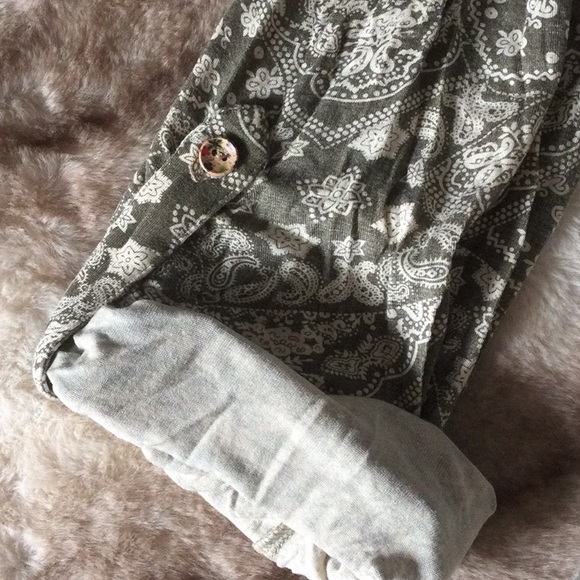 🆕 BKE Paisley Boho Sequin Top 🌿🌼 - Picture 6 of 10